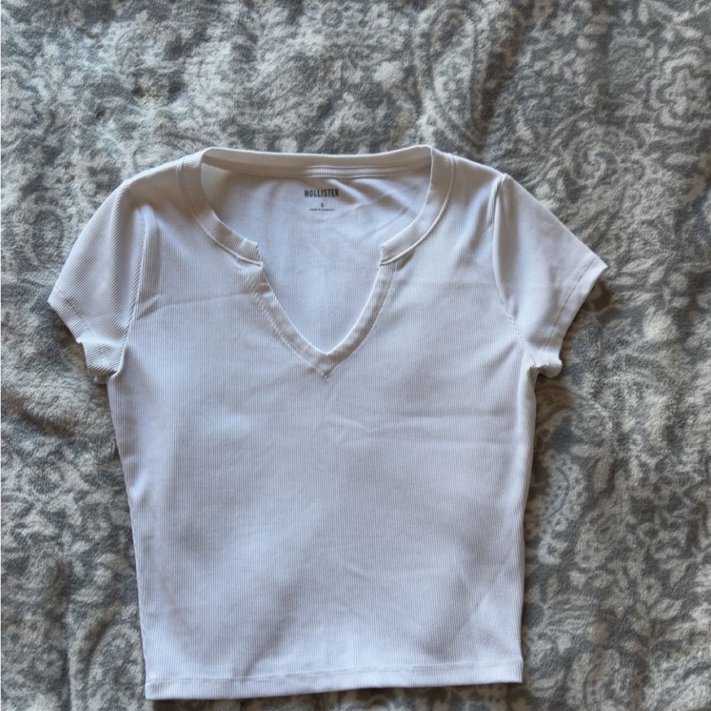 Hollister Women's Classic White Short Sleeve Tee